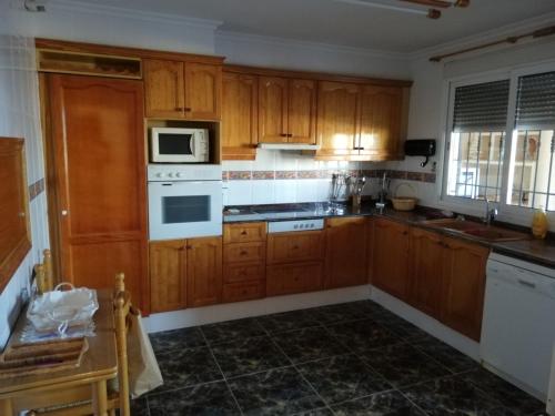  CHALET INDEPENDIENTE CON JARDIN Y PISCINA in Rotglá y Corbera