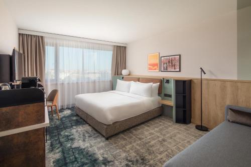 1 king bed, 1 queen bed, 2 twin beds