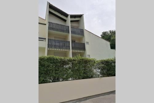 agreable studio avec terrasse a150m de la plage