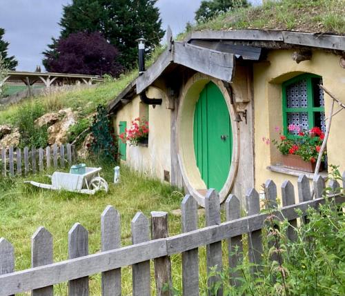 La cabane de hobbit gîte à louer Montcuq-en-Quercy-Blanc