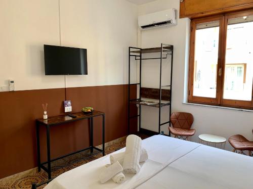 Room in BB - Bb Chic Room with shared bathroom in the City