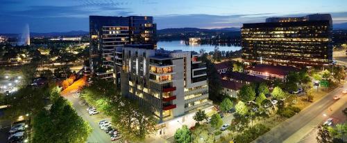 周辺案内, Nishi Holiday Apartments near Canberra and Region Visitors Centre