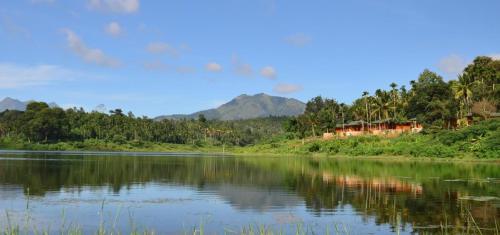Room in Guest room - LakeRose Wayanad Resort - Water Front Grandeur