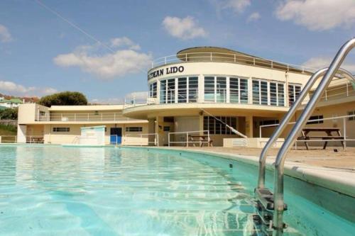 4 bed Bungalow with Sauna in Saltdean by the Sea nr Brighton