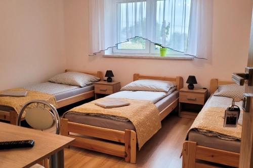 4 twin beds