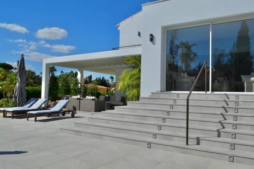 New 4 Bed Designer Villa with Pool