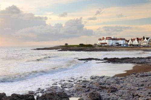 3 bedroom Porthcawl house 10 min walk to the beach gîte à louer Kenfig Hill