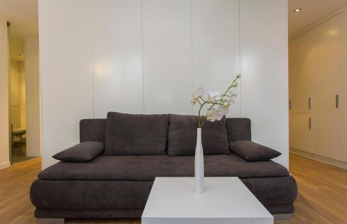 Modern Apartment in the City Center, София (фото 6)