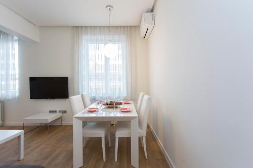 Modern Apartment in the City Center, София (фото 11)