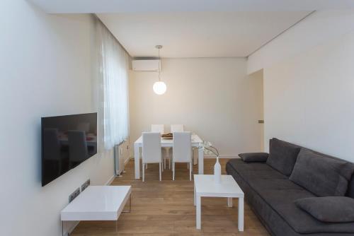 Modern Apartment in the City Center, София (фото 9)