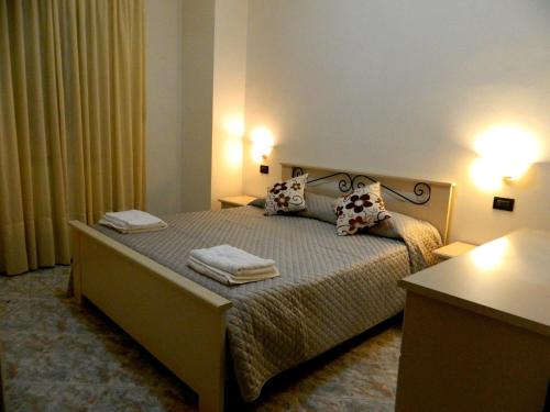  Casa Vacanze con giardino in Pettineo