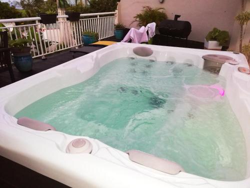 Maison de 4 chambres avec vue sur la mer jacuzzi et jardin clos a Sainte Rose a 5 km de la plage photo 4