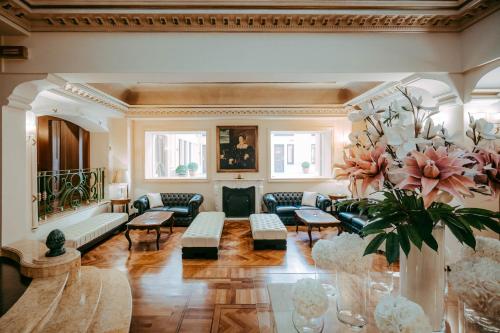 River Palace Hotel - image 6