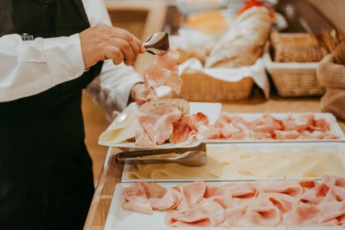 River Palace Hotel - image 14