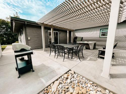 設施, 3 Bedroom home outside of Berlin, Patio with Hot Tub! in 坎頓市中心