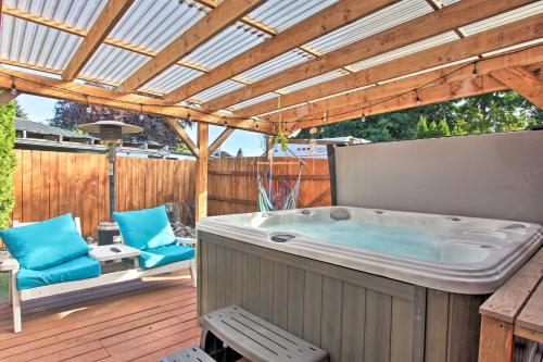 Springfield Tiki Home Hot Tub and Theater Room