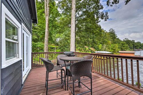 Waterfront Gem on Lake Sinclair with Boat Dock! in Madison (GA)