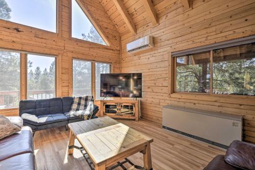 Luxe Cabin in Woods with Wraparound Deck and Fire Pit!