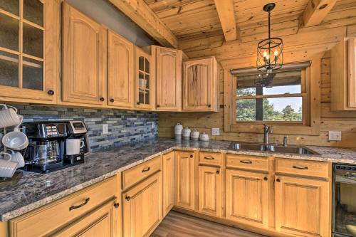 Lazy Beaver Lodge Pagosa Cabin with Deck, Fire Pit in Pagosa Springs, USA