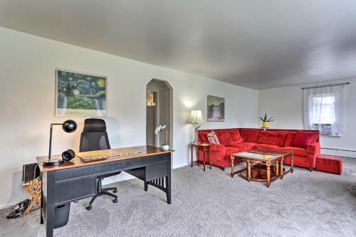 Spacious Sullivan County House with Fire Pit in Hurleyville, USA