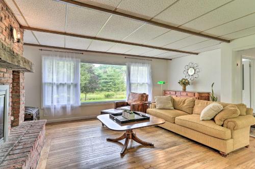 Spacious Sullivan County House with Fire Pit in Hurleyville, USA