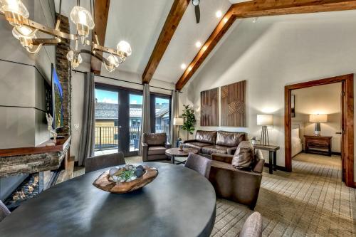 Luxury Two Bedroom Residence Steps From Heavenly Village Condo - Apartment - South Lake Tahoe