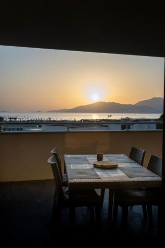 ระเบียง/ชานเรือน, Superbe T2 climatisé, proche plage - belle vue mer (Superbe T2 climatise, proche plage - belle vue mer) in พอร์ติคคิโอ