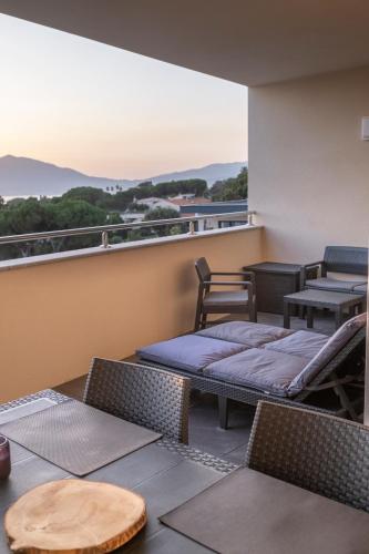 ระเบียง/ชานเรือน, Superbe T2 climatisé, proche plage - belle vue mer (Superbe T2 climatise, proche plage - belle vue mer) in พอร์ติคคิโอ