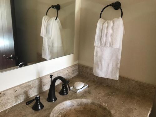 Private Room in Casa Natalia with Separate Entrance - MIN 3 Night Stay