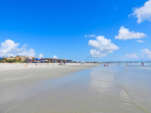 strand, Cozy Canaveral Beach Condo! Next to NASA Launch Site in Cape Canaveral