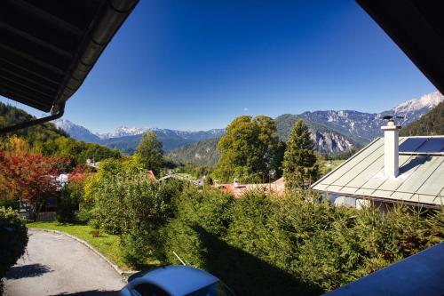 Apartment with Mountain View