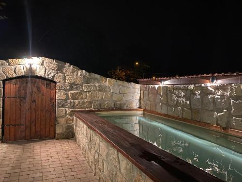 สระว่ายน้ำ, SG chalupa ŠTIKOV - Podkrkonoší - s celoročním privátním wellness (SG chalupa STIKOV - Podkrkonosi - s celorocnim privatnim wellness) in โนวา ปากา