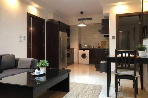 Luxury Apartment in Awesome Location in Amman - image 2