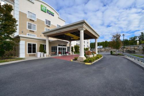 Holiday Inn Express Boston/Milford Hotel, an IHG Hotel