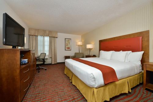 Holiday Inn Express Boston/Milford Hotel, an IHG Hotel