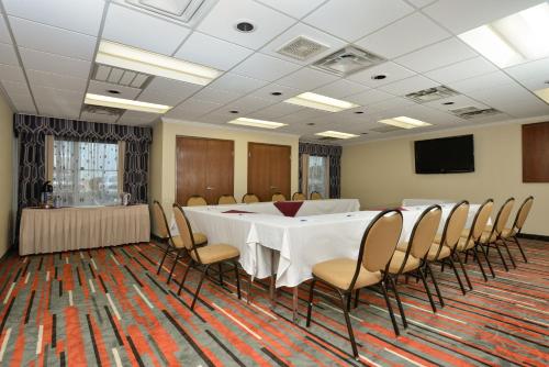 Holiday Inn Express Boston/Milford Hotel, an IHG Hotel