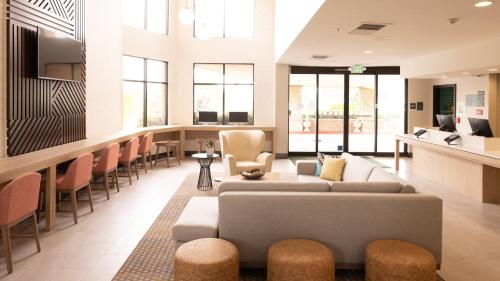 Holiday Inn Santa Ana-Orange County Airport, an IHG Hotel