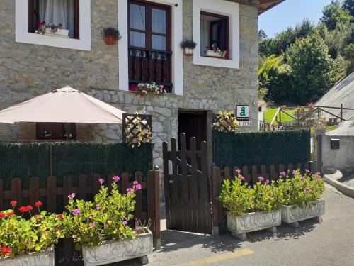  Casa Rural La Peña en Unquera (Cantabria), Pension in Unquera