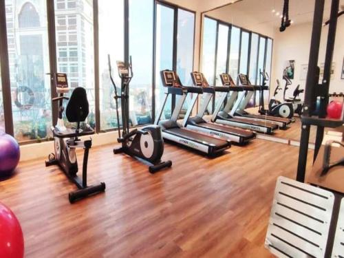 Zulanie Suite Troika Residence, SPACIOUS AND COZY WITH POOL, Free Wifi & Netflix in Golden Triangle of Kota Bharu