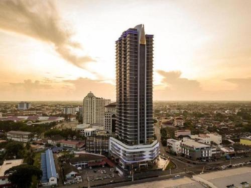 Zulanie Suite Troika Residence, SPACIOUS AND COZY WITH POOL, Free Wifi & Netflix in Golden Triangle of Kota Bharu