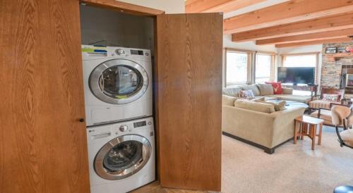 Gorgeous & Modern 3 Br Condo Plaza Condo - image 6