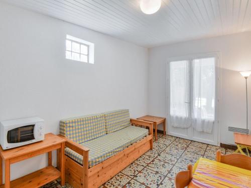 Appealing Holiday Home in Saint-Savinien with Garden gîte à louer Pont-l'Abbé-d'Arnoult