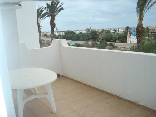  Apt on the ground floor, with a large terrace, two bedrooms and Ac, Pension in Playas de Vera