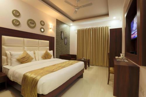 Room in Guest room - Hotel Arch -Stunning double bedroom near Aerocity in New Delhi