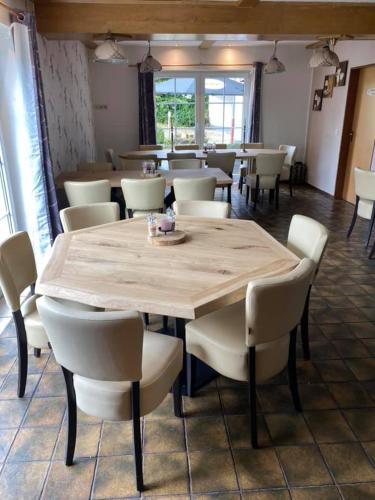 Étterem, Hotel & Pension Haus Dewenter in Lichtenau/Westfalen