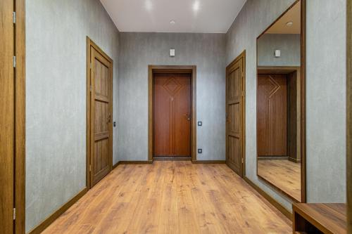 Sea Symphony Wood Style Apartment