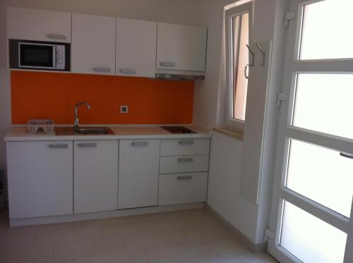 One-Bedroom Apartment image 2