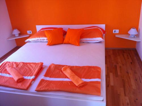 One-Bedroom Apartment image 4