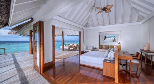 Two Bedroom Sunset Over Water Pool Residence image 6