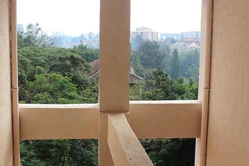 Colorful Studio with Wi-fi, parking, gym - Affordable long-term stays!